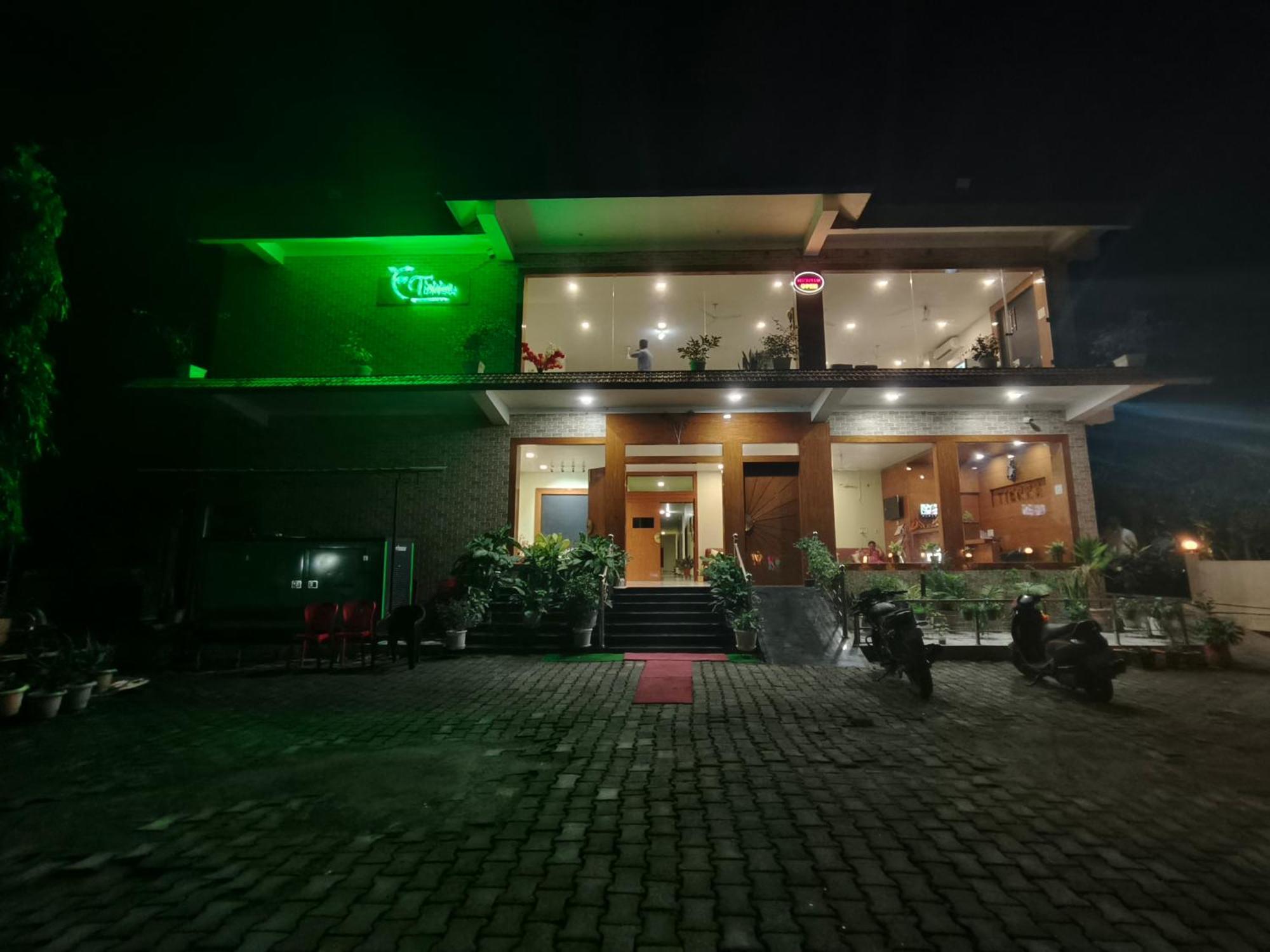 Tierra Hotel Cum Restaurant Kāziranga Eksteriør billede